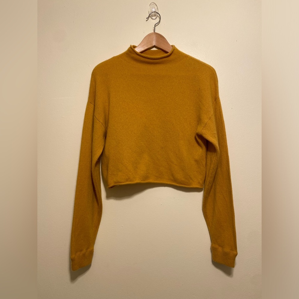Reformation Jeans Cropped Mock Neck Sweater in Mustard Yellow. Size M